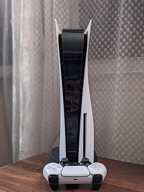 PlayStation 5 και DualSense σε φωτογραφία αρχείου, όχι εικόνα του Elta.