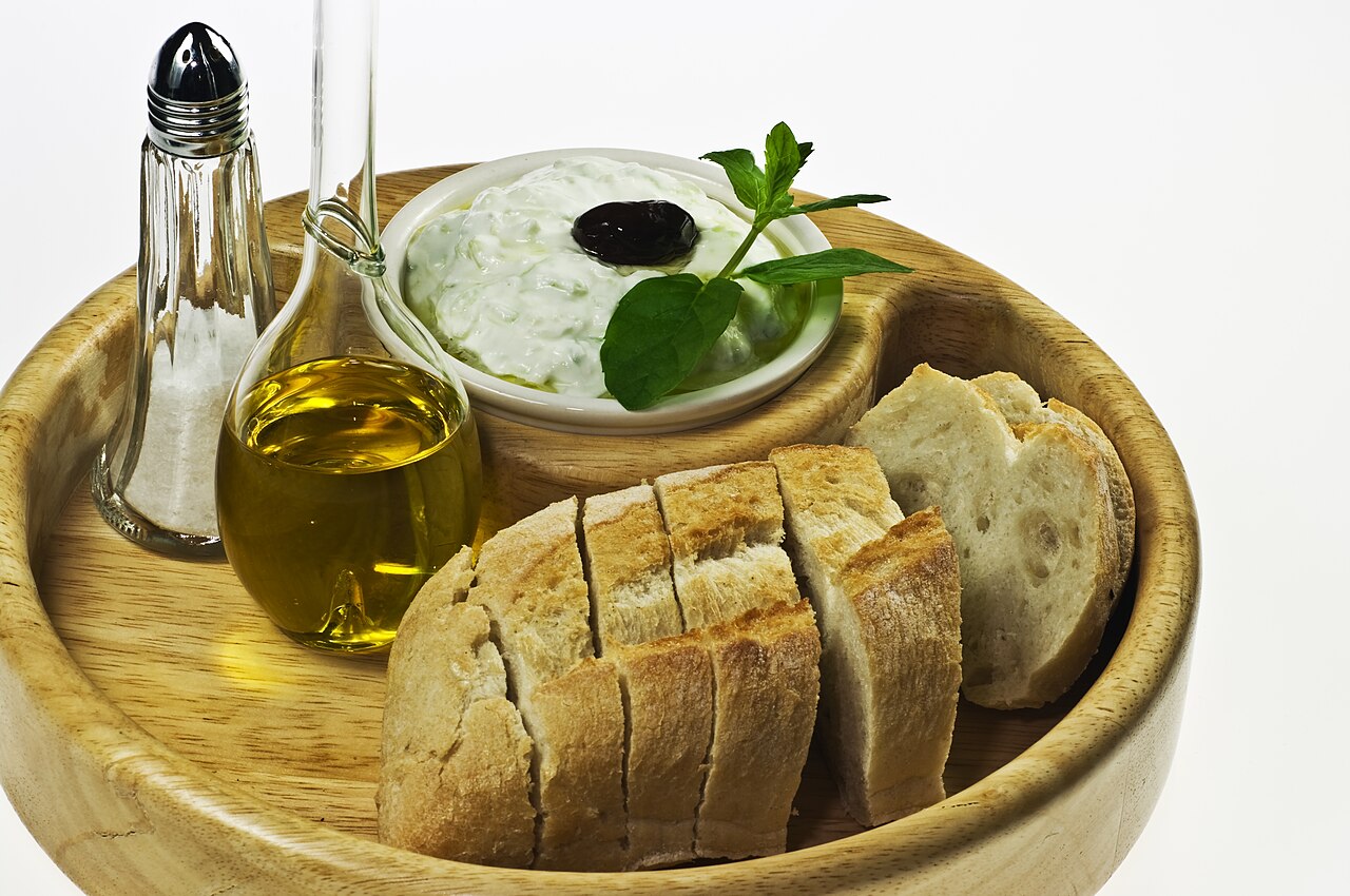 Μπολ με τζατζίκι.